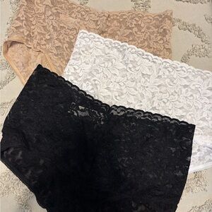 NWOT Set of 3 - Hanky Panky Lace Panties - Black, White, Tan